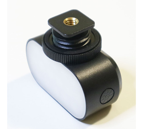 Накамерный свет ST15RGB с девятью цветовыми режимами, встроенным аккумулятором и креплениями на винт ¼ и холодный башмак
