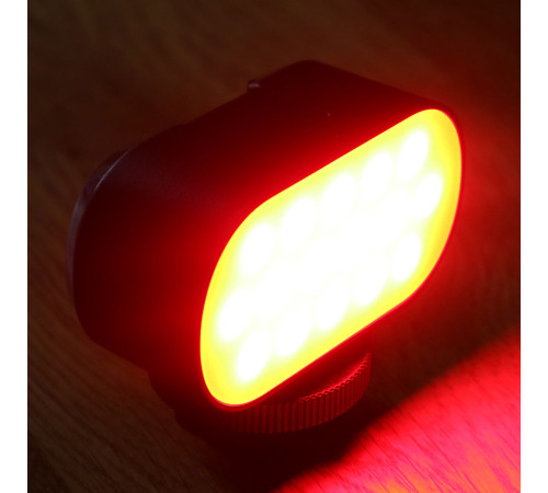 Накамерный свет ST15RGB с девятью цветовыми режимами, встроенным аккумулятором и креплениями на винт ¼ и холодный башмак