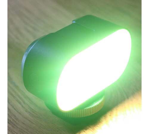 Накамерный свет ST15RGB с девятью цветовыми режимами, встроенным аккумулятором и креплениями на винт ¼ и холодный башмак