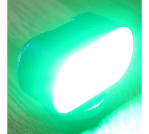 Накамерный свет ST15RGB с девятью цветовыми режимами, встроенным аккумулятором и креплениями на винт ¼ и холодный башмак