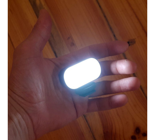Накамерный свет ST15RGB с девятью цветовыми режимами, встроенным аккумулятором и креплениями на винт ¼ и холодный башмак